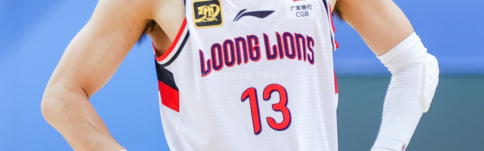 kaiyun.com-媒体人：郭艾伦命途多舛 很多球迷希望他在某个时间节点叶落归根