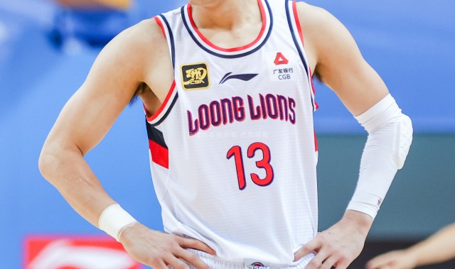 kaiyun.com-媒体人：郭艾伦命途多舛 很多球迷希望他在某个时间节点叶落归根