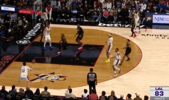 kaiyun-这球怎么说！东契奇篮下几乎空篮没出手 分拉拉维亚三分打铁