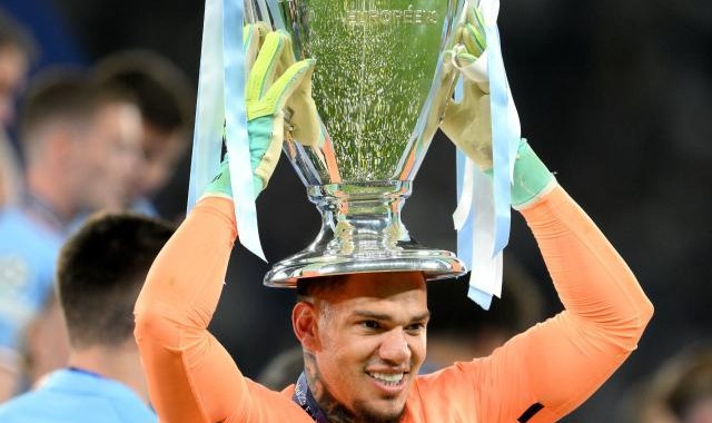 开云-门将是曼城最弱一环？庆功宴他不坐下谁敢动筷子！